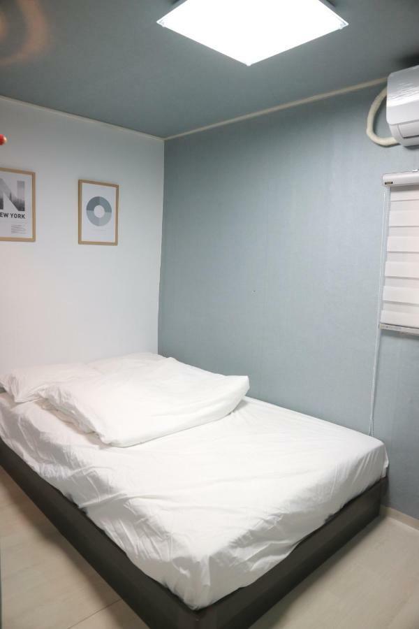 Toy Guesthouse Seoul Exterior photo
